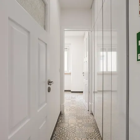 Home Out Rooms & Apartments Apartment Lisbon
