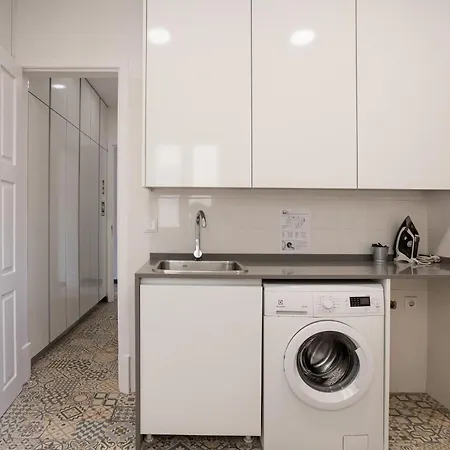 Home Out Rooms & Apartments