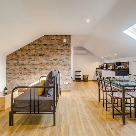 Home Out Rooms & Apartments Apartment