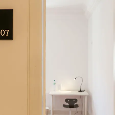 Home Out Rooms & Apartments