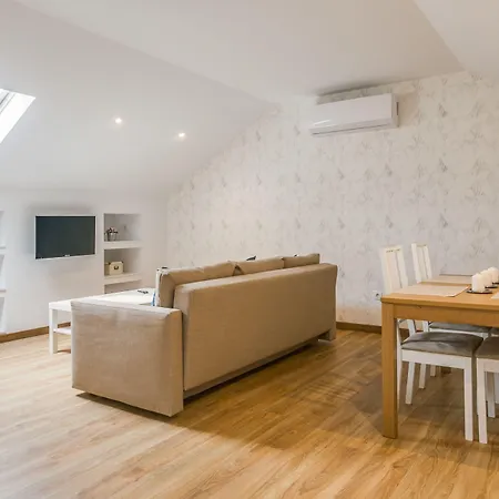 Home Out Rooms & Apartments