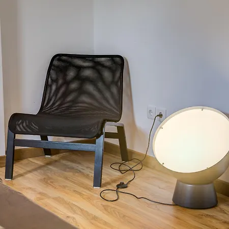 Home Out Rooms & Apartments