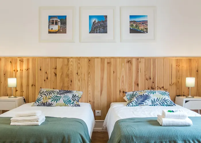 Out & * ליסבון