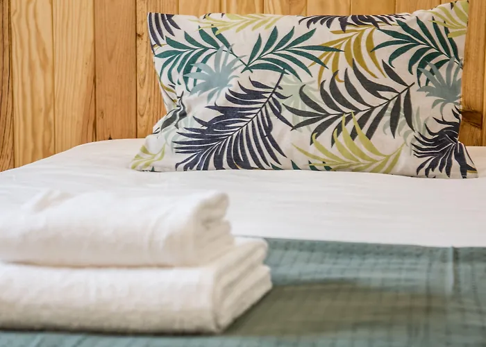 Out & * ליסבון